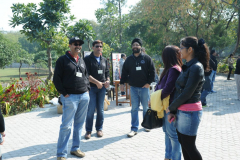 295041_567729356571801_89339624_n